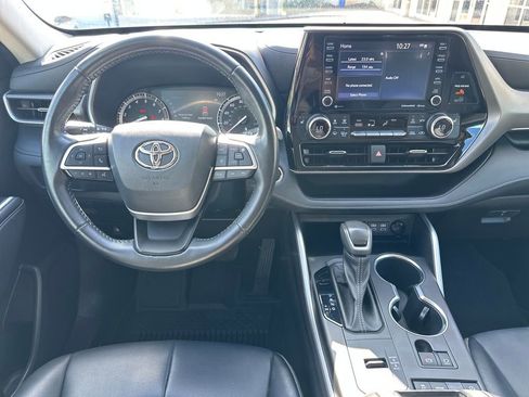 Used 2022 Toyota Highlander XLE image 11