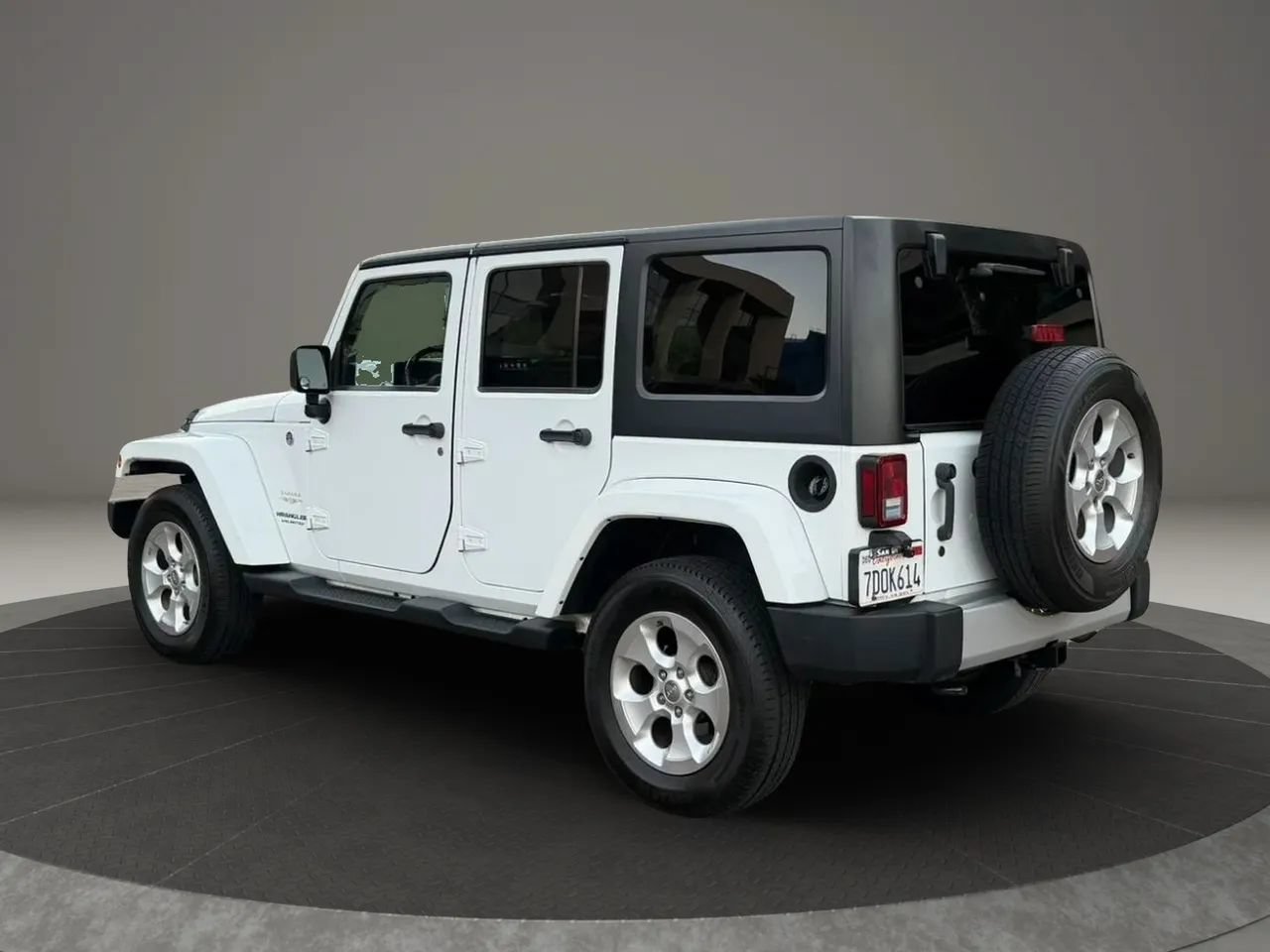 Used 2013 Jeep Wrangler Unlimited Sahara w/ Connectivity Group AWD/4WD image 7