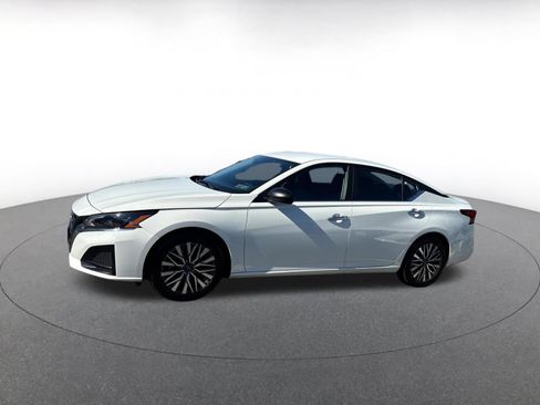 Used 2025 Nissan Altima 2.5 SV FWD image 7