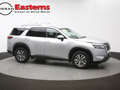 Used 2023 Nissan Pathfinder SL AWD/4WD image 48