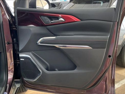 Used 2024 Chevrolet Traverse RS image 23