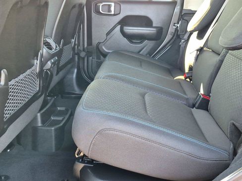 Certified 2025 Jeep Wrangler Unlimited Rubicon 4xe w/ Convenience Group AWD/4WD image 18