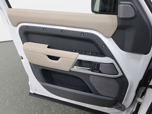 Used 2023 Land Rover Defender 130 SE image 27