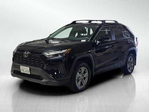 Used 2025 Toyota RAV4 XLE AWD/4WD image 3