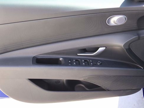 Used 2025 Hyundai Elantra SE FWD image 7