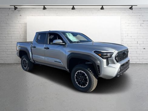 Used 2025 Toyota Tacoma TRD Off-Road image 8