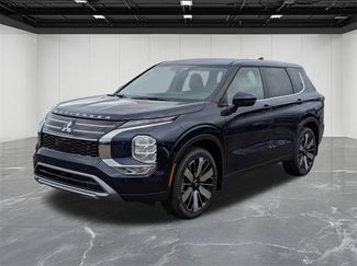 New 2026 Mitsubishi Outlander LE video 1