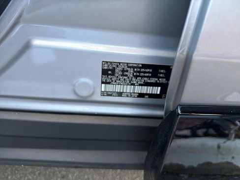 Used 2021 Toyota RAV4 SE w/ Weather & Moonroof Package image 32