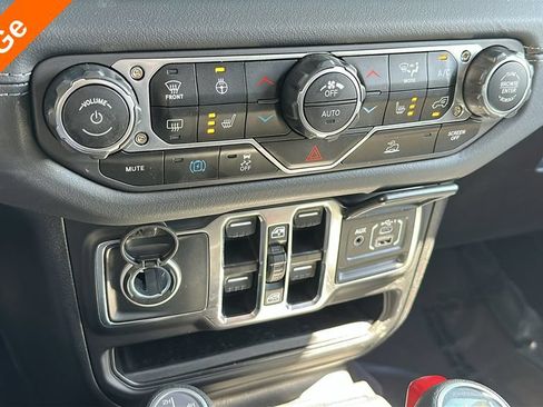 Used 2025 Jeep Wrangler Unlimited Sahara AWD/4WD image 23