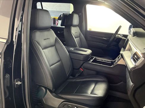 Used 2021 GMC Yukon XL Denali w/ LPO, Illumination Package image 9