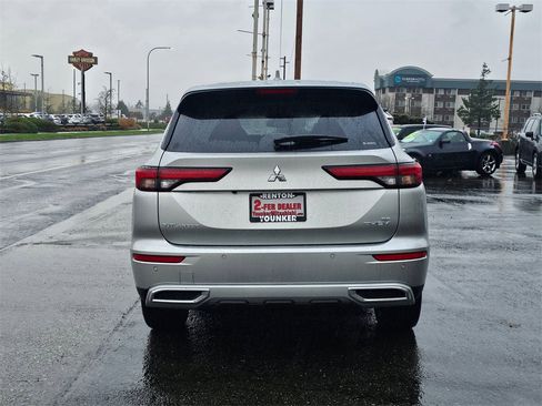 New 2025 Mitsubishi Outlander SE image 6