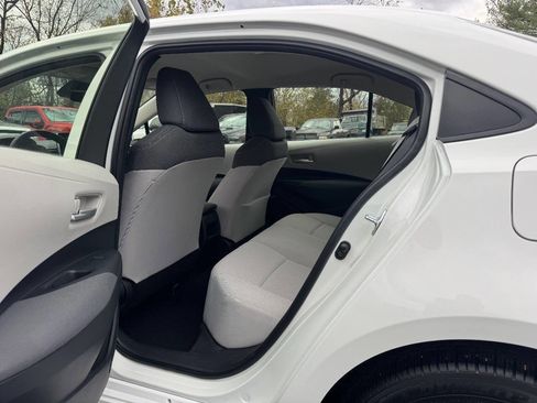 Used 2021 Toyota Corolla LE image 17