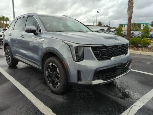 Certified 2025 Kia Sorento S image 2