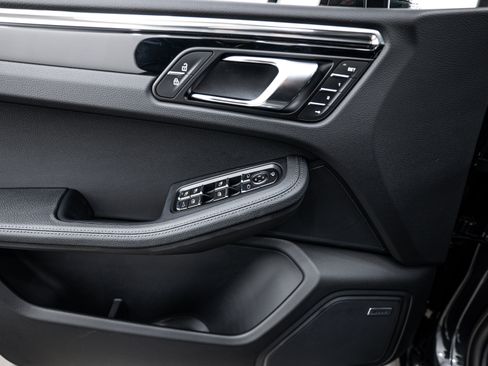 Certified 2026 Porsche Macan AWD/4WD image 17