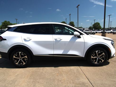 Used 2024 Kia Sportage EX FWD image 4