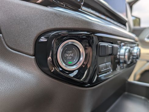 Used 2025 GMC Sierra 1500 SLT w/ SLT Premium Plus Package image 33