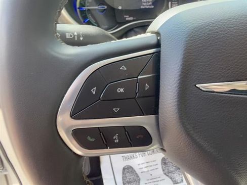 Used 2024 Chrysler Pacifica Limited FWD image 16