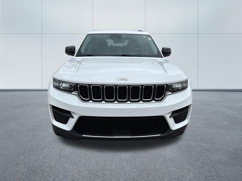 Certified 2023 Jeep Grand Cherokee Laredo w/ Luxury Tech Group I AWD/4WD image 10