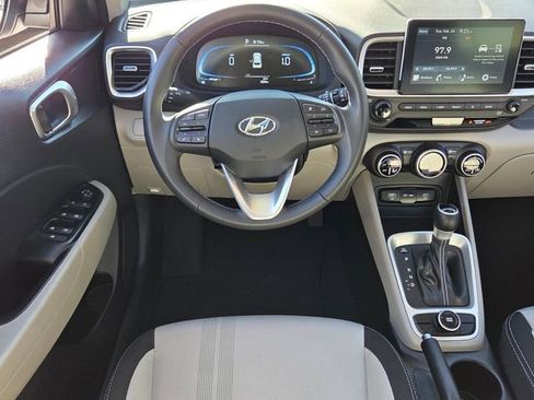 Used 2025 Hyundai Venue SEL image 14