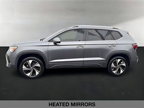 Used 2025 Volkswagen Taos SE w/ Panoramic Sunroof Package image 6