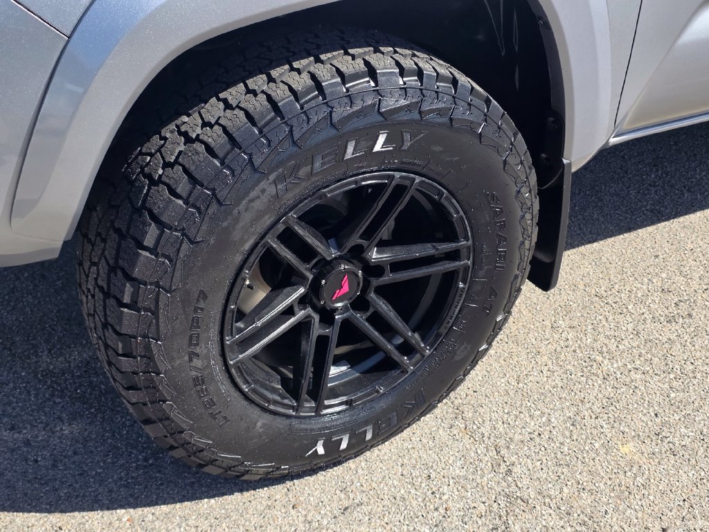 Used 2017 Toyota Tacoma TRD Sport w/ Tow Package RWD image 11