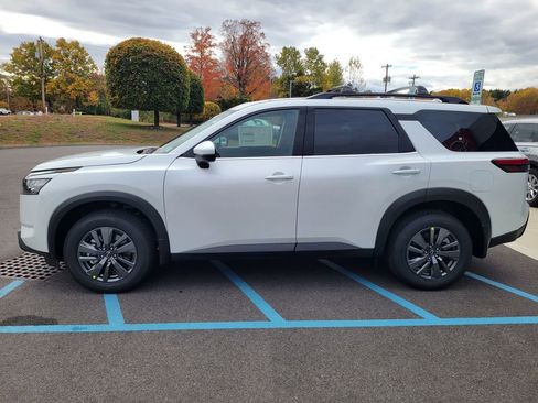 New 2025 Nissan Pathfinder SV w/ SV Premium Package image 9