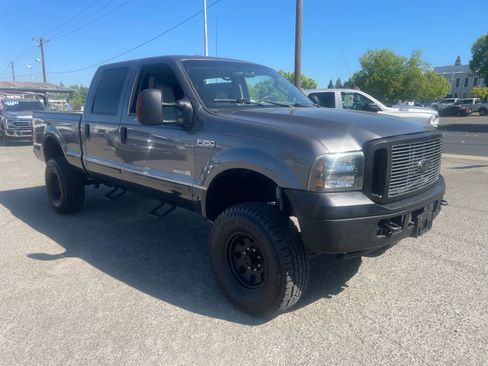 Used 2003 Ford F250 Lariat image 2