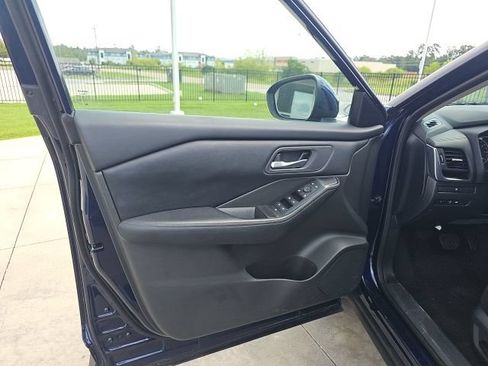 Used 2025 Nissan Rogue SV FWD image 12