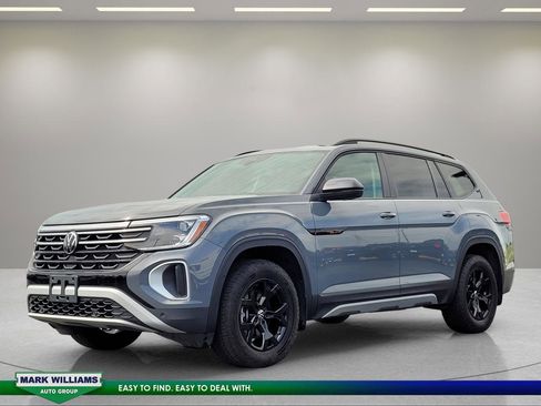 Used 2024 Volkswagen Atlas Peak Edition SE AWD/4WD image 8