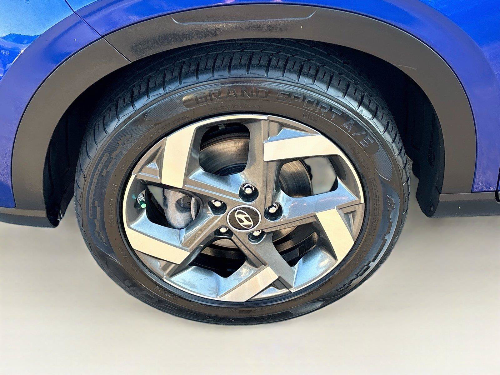 Used 2023 Hyundai Venue Limited FWD image 30
