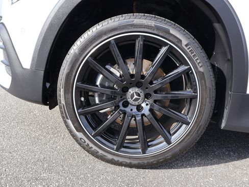 Used 2020 Mercedes-Benz GLB 250 4MATIC w/ AMG Line image 9