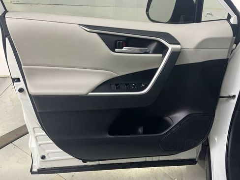 Used 2023 Toyota RAV4 XLE image 27