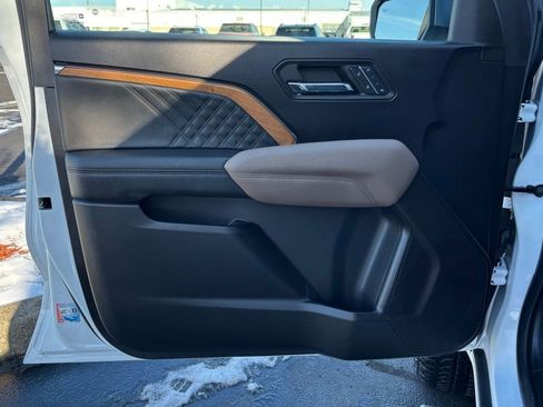 Used 2024 GMC Canyon Denali image 11