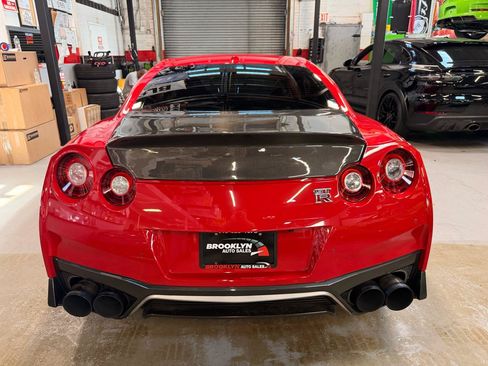 Used 2018 Nissan GT-R Premium AWD/4WD image 7