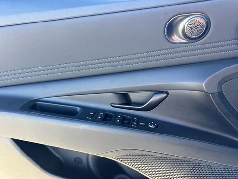Used 2025 Hyundai Elantra Sport image 19