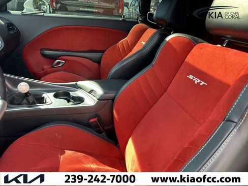 Used 2015 Dodge Challenger SRT w/ Technology Group image 9