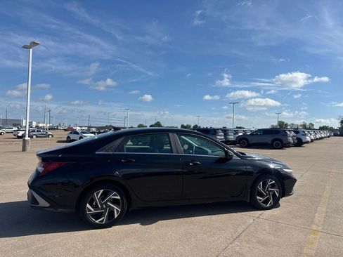 Used 2024 Hyundai Elantra SEL w/ Convenience Package FWD image 20