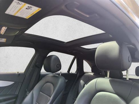 Used 2019 Mercedes-Benz GLC 300 4MATIC image 22