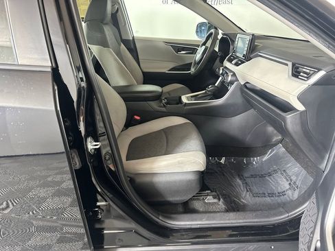 Used 2021 Toyota RAV4 XLE w/ Convenience Package FWD image 13