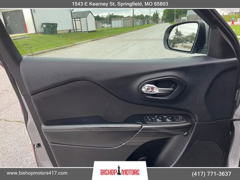 Used 2014 Jeep Cherokee Latitude image 27