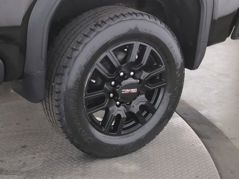 Used 2022 GMC Sierra 2500 AT4 w/ AT4 Premium Plus Package AWD/4WD image 14