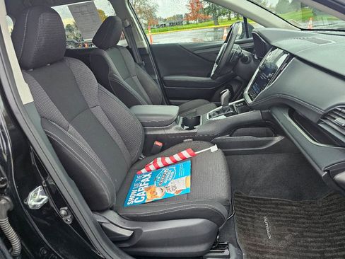 Used 2023 Subaru Outback Premium image 9