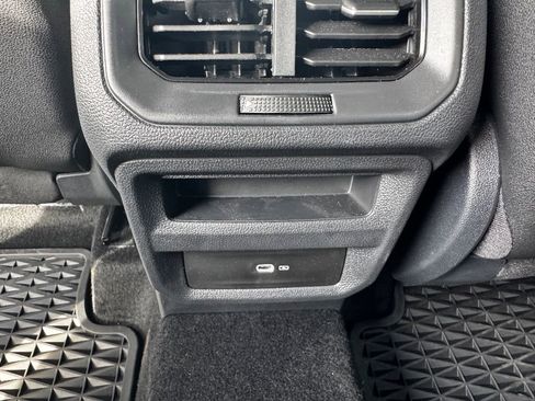 Used 2024 Volkswagen Taos SE image 19