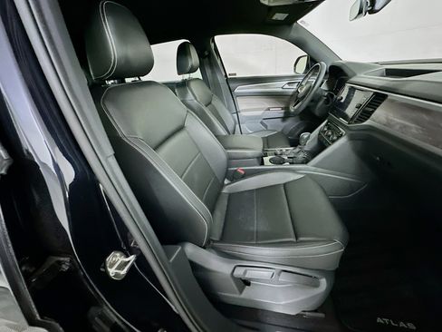 Used 2023 Volkswagen Atlas Cross Sport SE image 31
