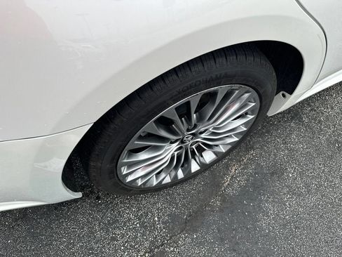 Used 2018 Toyota Avalon Limited w/ Carpet Mat Package FWD image 8