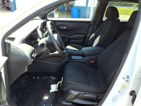 Used 2025 Honda HR-V Sport image 4