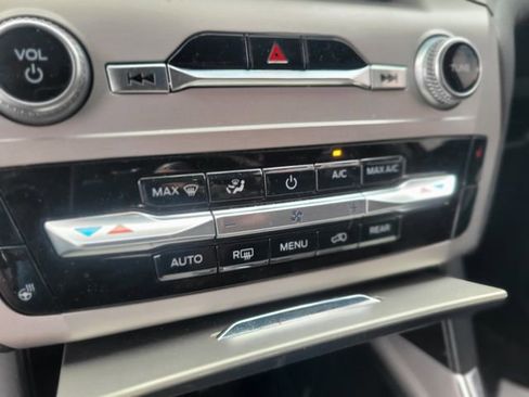 Used 2022 Ford Explorer XLT w/ Equipment Group 202A image 28