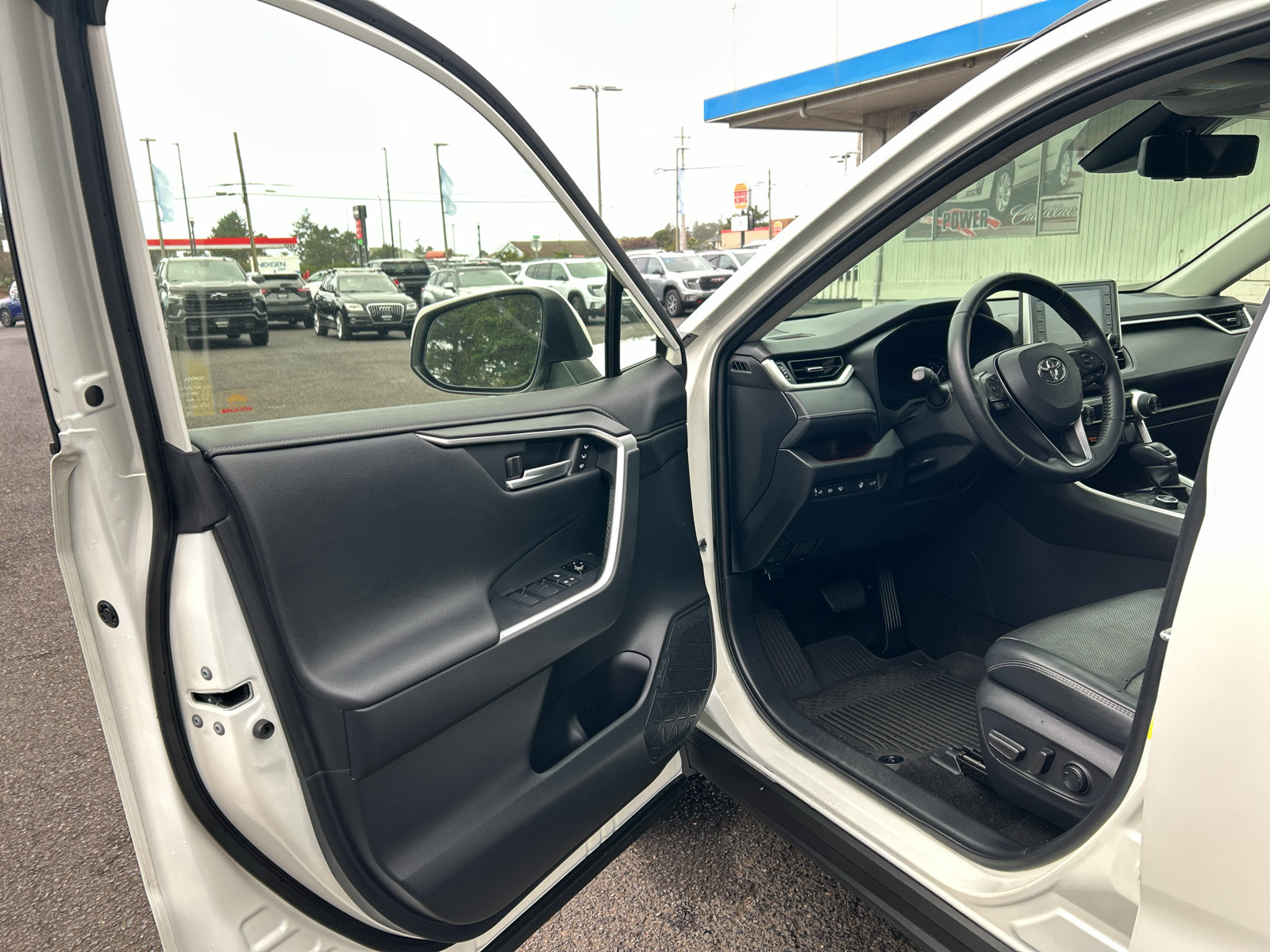Used 2019 Toyota RAV4 Limited w/ Cold Weather Package AWD/4WD image 11