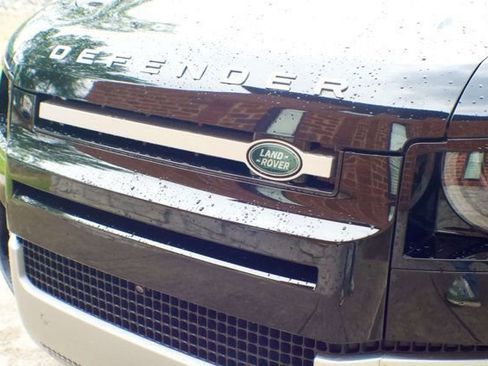 Used 2025 Land Rover Defender 110 S AWD/4WD image 13
