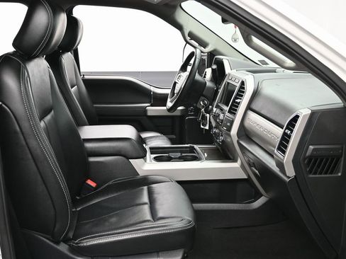 Used 2021 Ford F250 Lariat w/ Lariat Value Package image 32